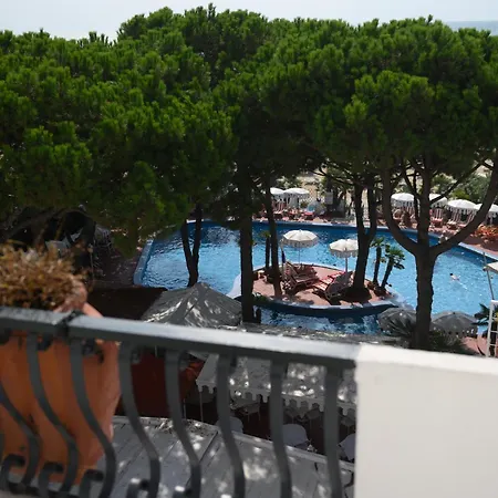 Agora Park 3*